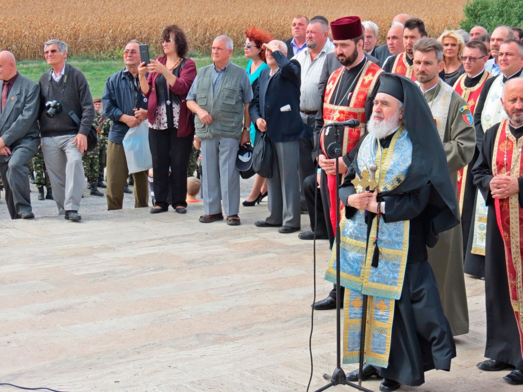 Comemorarea eroilor căzuți în luptele din 1944 de la Păuliș 52709