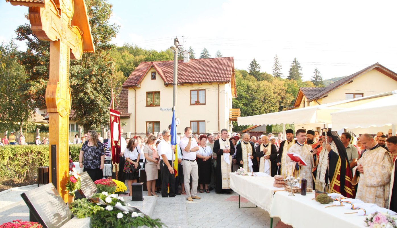 Slujiri arhiereşti în duminica de după Înălțarea Sfintei Cruci 52689