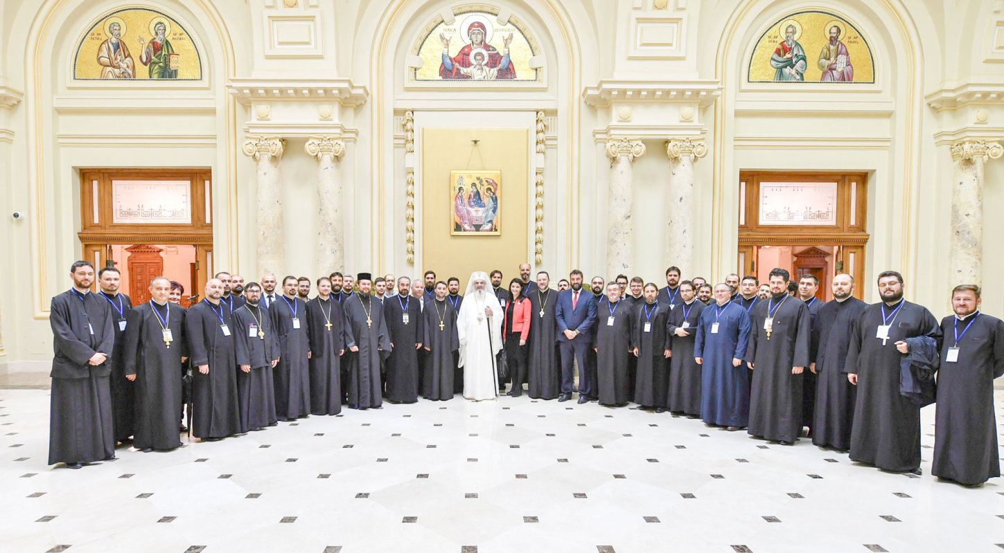 Congres despre activitatea catehetică a Bisericii 52652