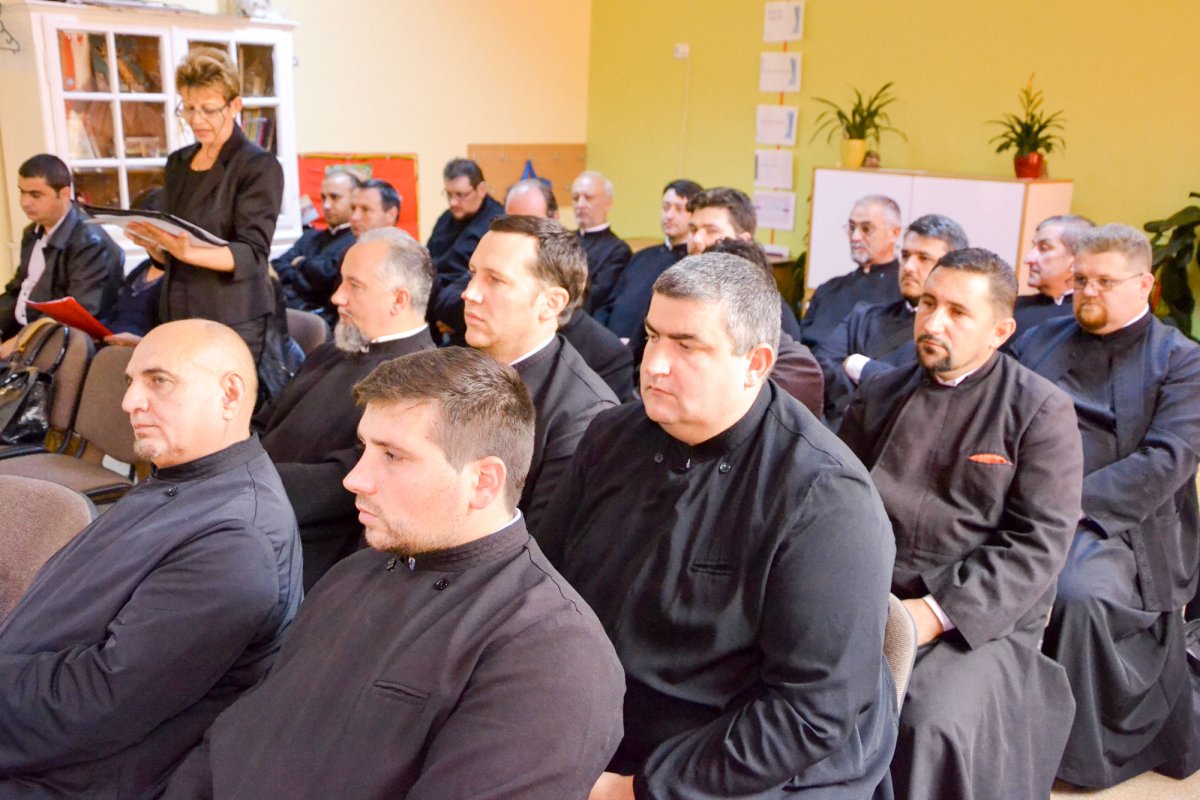 Educația tinerilor, dezbătută de preoții bănățeni 52582