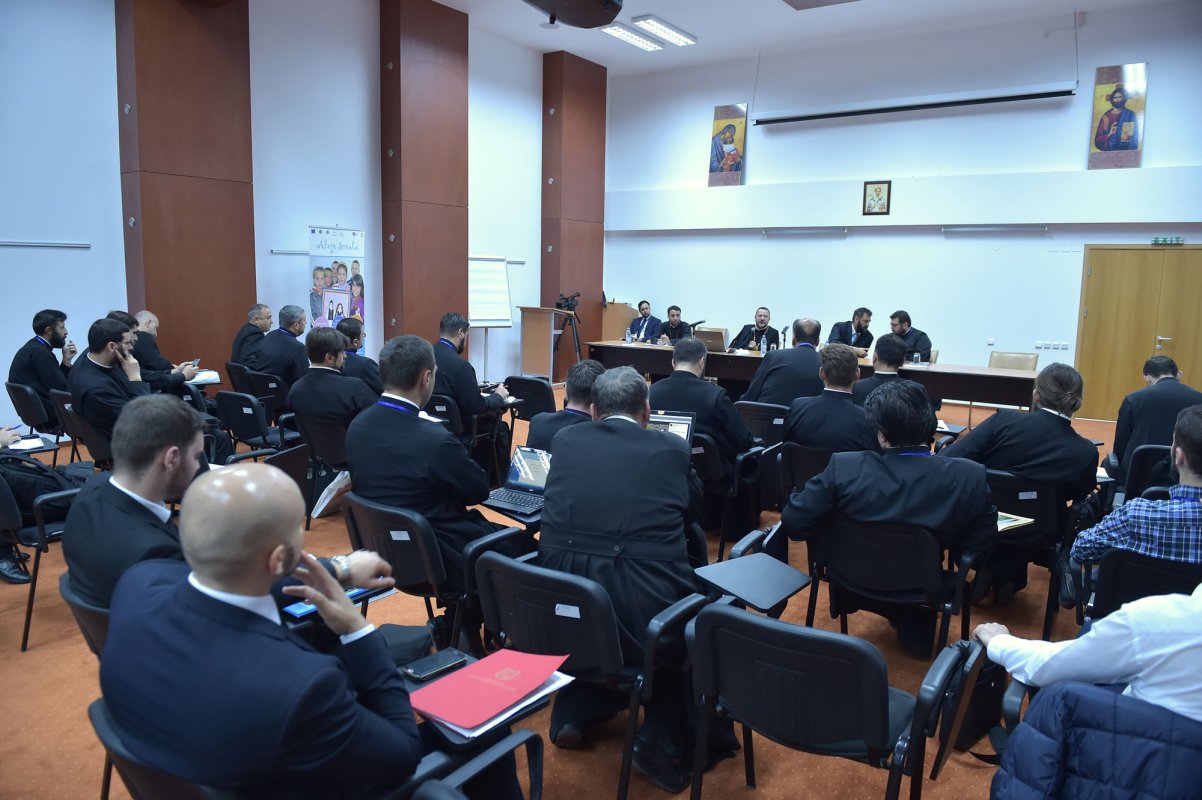 Părinţii, factor important în catehizarea tinerilor 52593