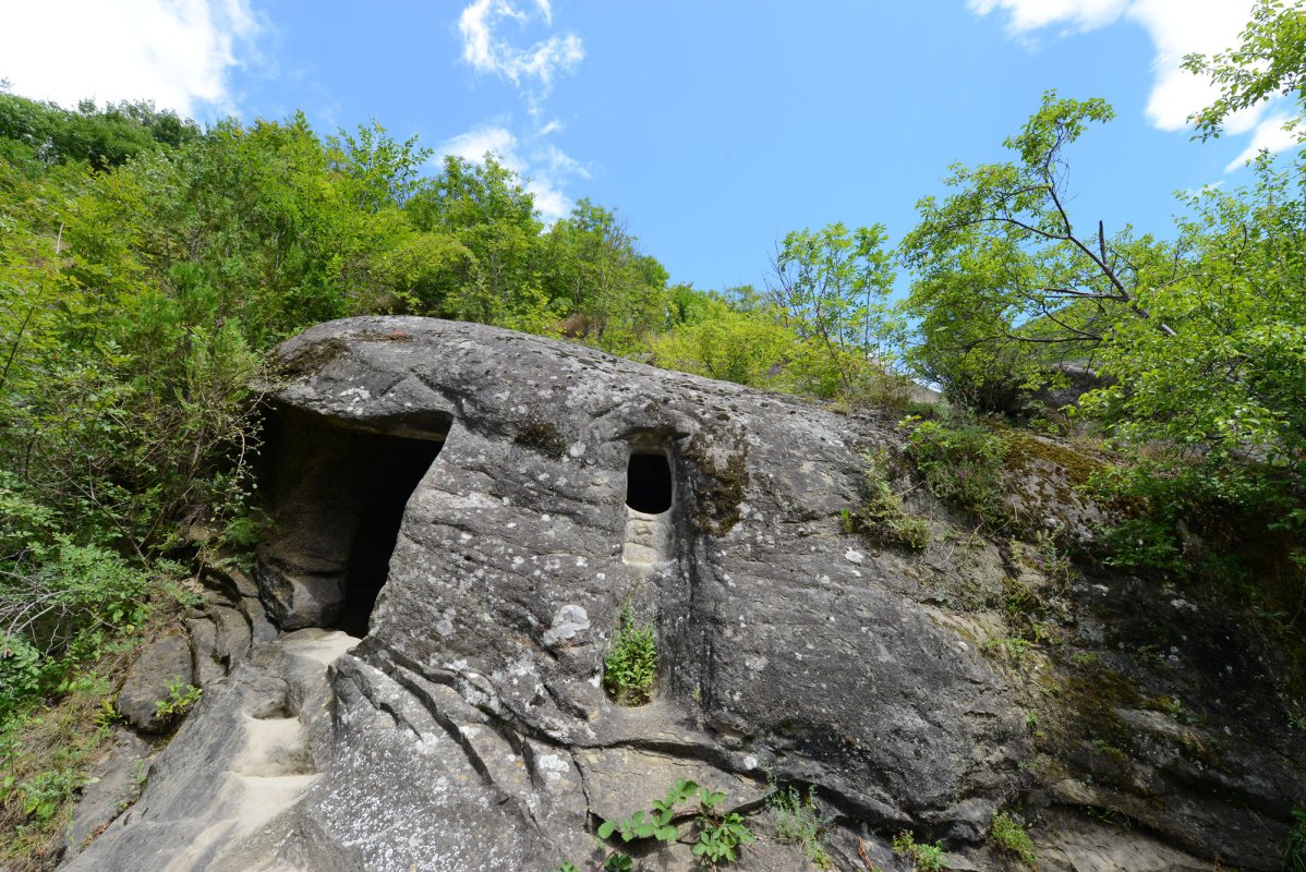 Grotele Sfinților Daniil și Misail de la Turnu 52389