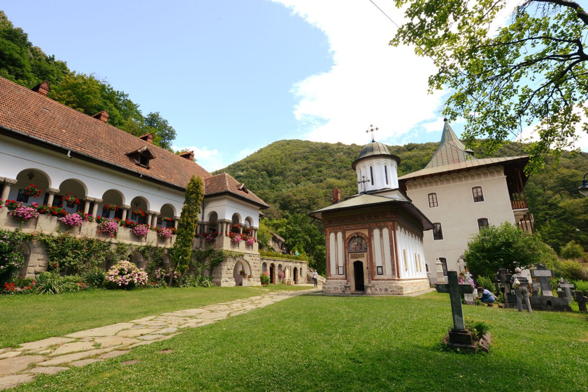 Grotele Sfinților Daniil și Misail de la Turnu 52395