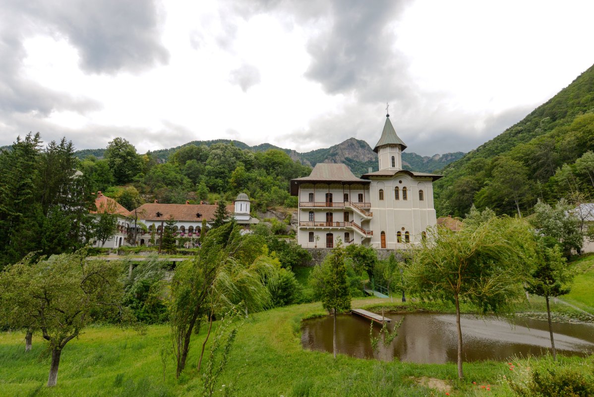 Grotele Sfinților Daniil și Misail de la Turnu 52397