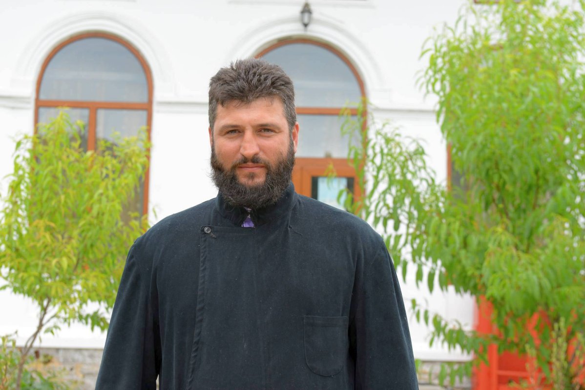 Copiii Parohiei Foleștii de Sus  și părintele lor 52455