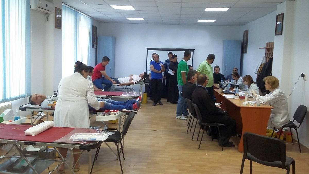 „Întinde o mână şi dă şansă vieţii! Donează sânge!“ 52306