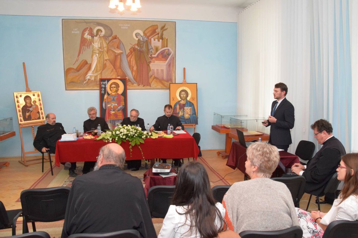 Părintele Cristian Dăscălescu şi Valentin Ţoc, doctori ai Facultăţii de Teologie Ortodoxă „Dumitru Stăniloae“ din Iaşi 52304