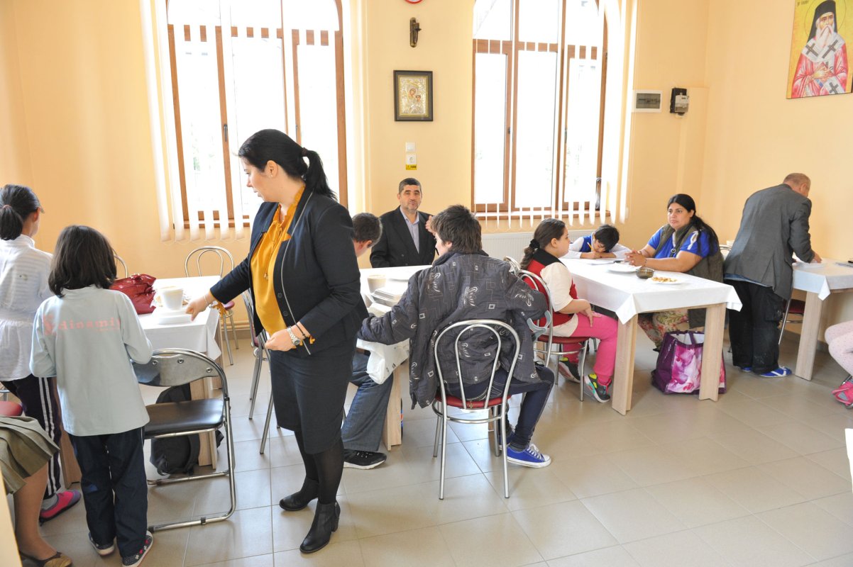 Un an de milostenie și bucurie la Așezământul social „Sfânta Maria” 52345