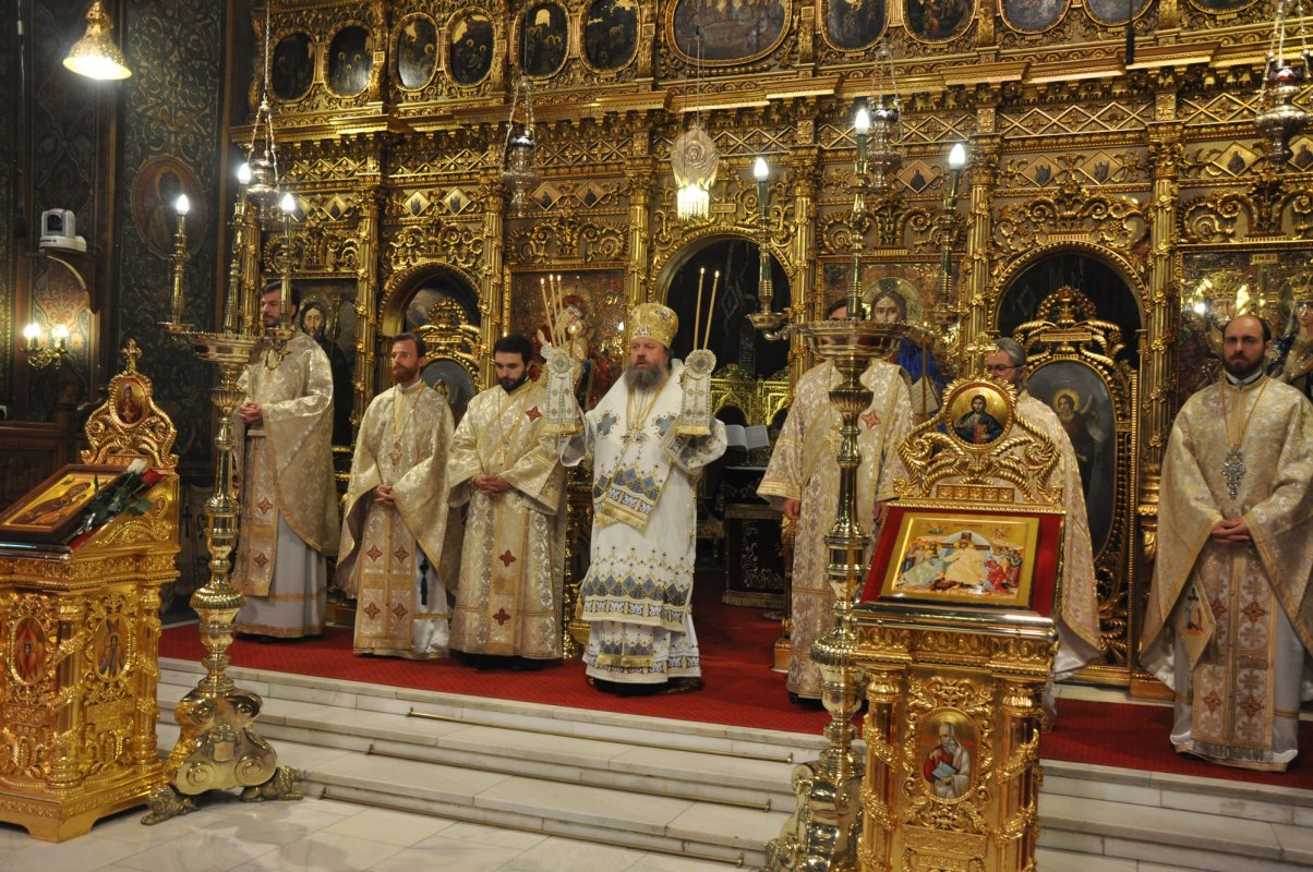 Slujiri arhierești în București 52254