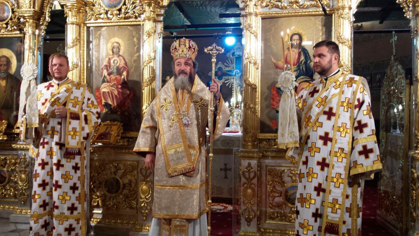 Slujiri arhierești în București 52255