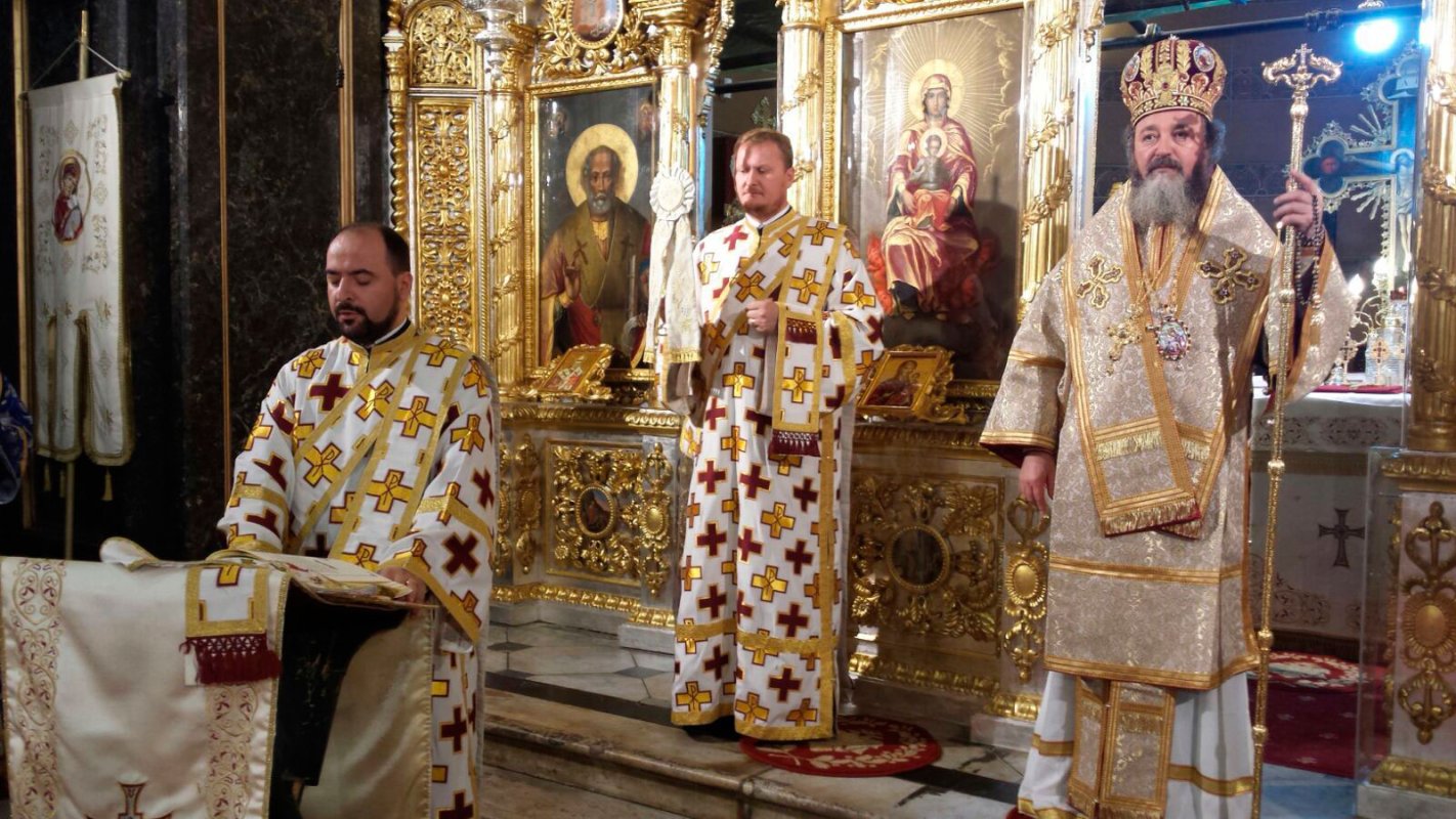 Slujiri arhierești în București 52257