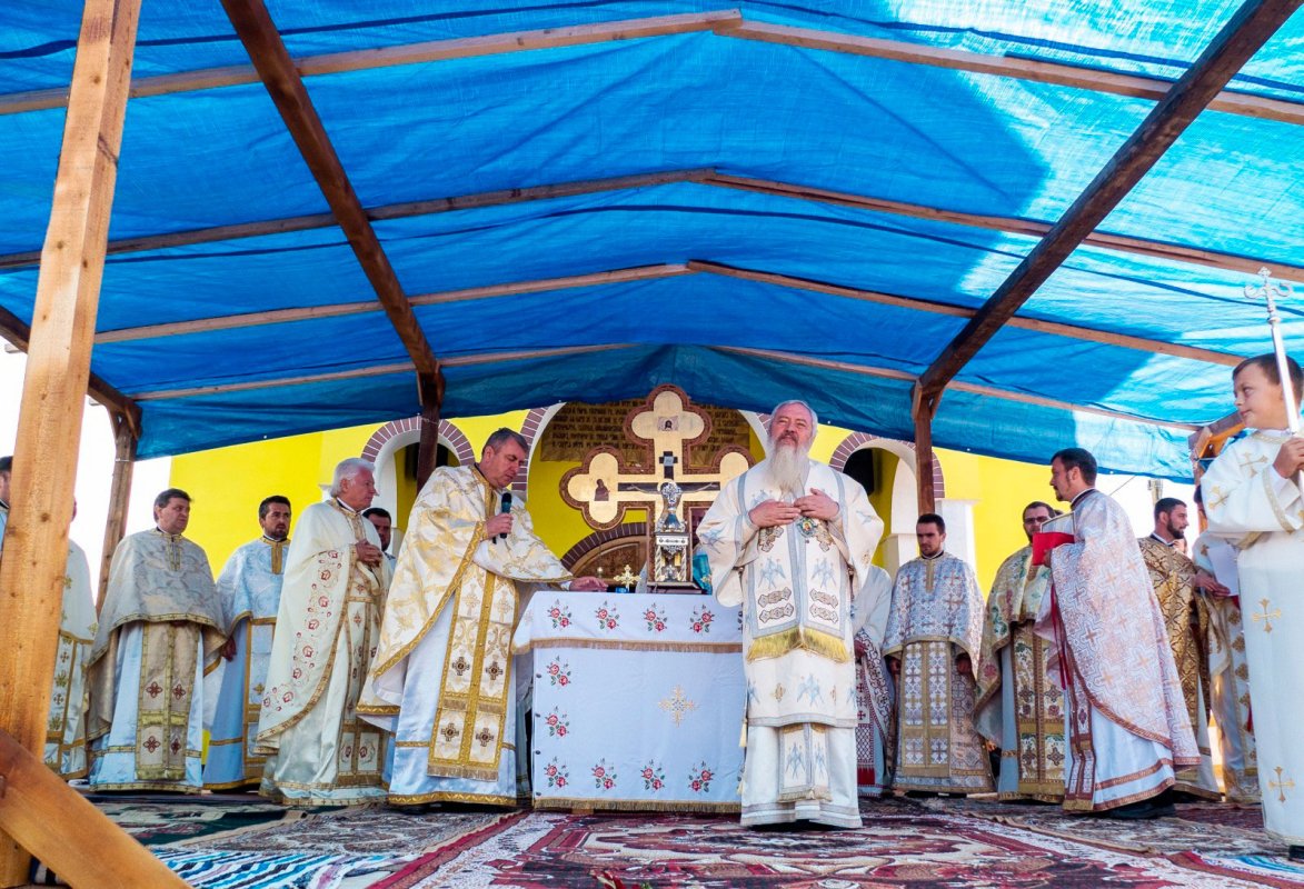 Slujiri arhiereşti în Duminica a 18-a după Rusalii 52276