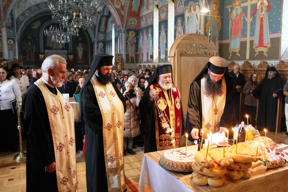 Slujiri arhiereşti în Duminica a 18-a după Rusalii 52280