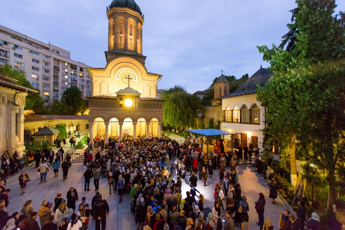 „A ridicat limba română la altarul Bisericii lui Hristos” 52158