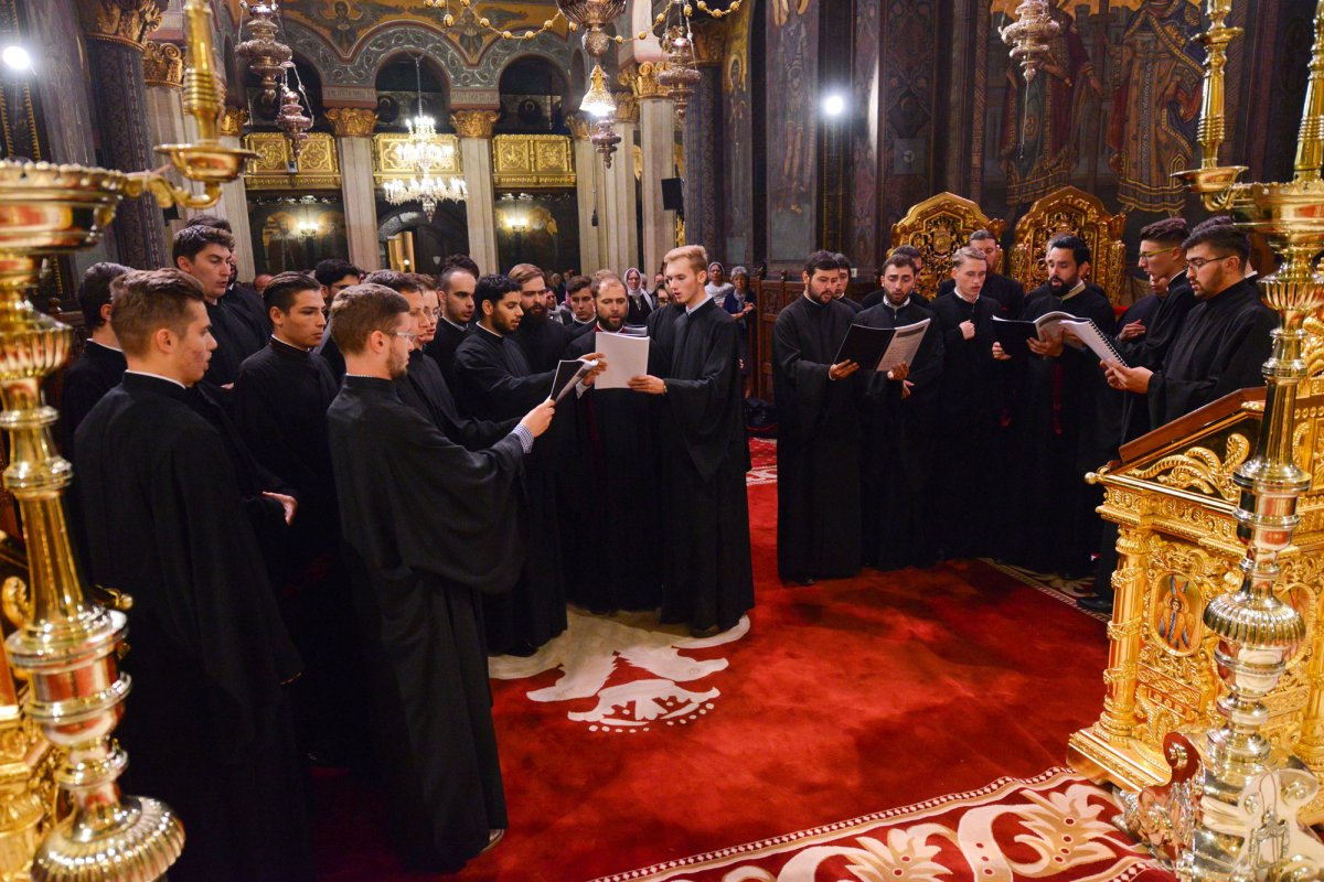 „A ridicat limba română la altarul Bisericii lui Hristos” 52160