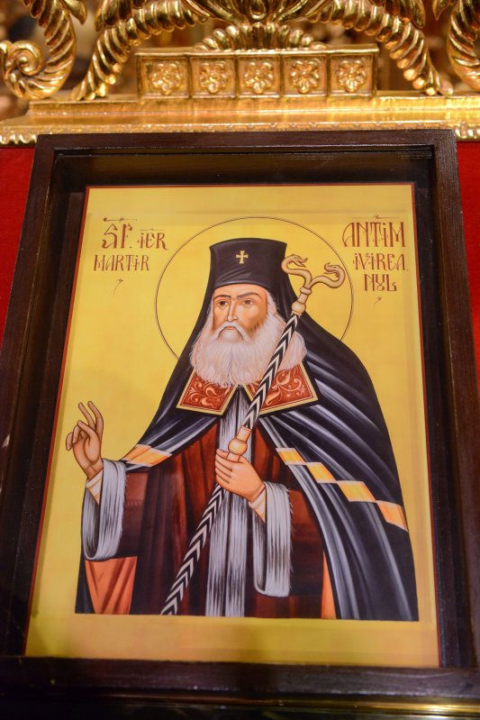 „A ridicat limba română la altarul Bisericii lui Hristos” 52161