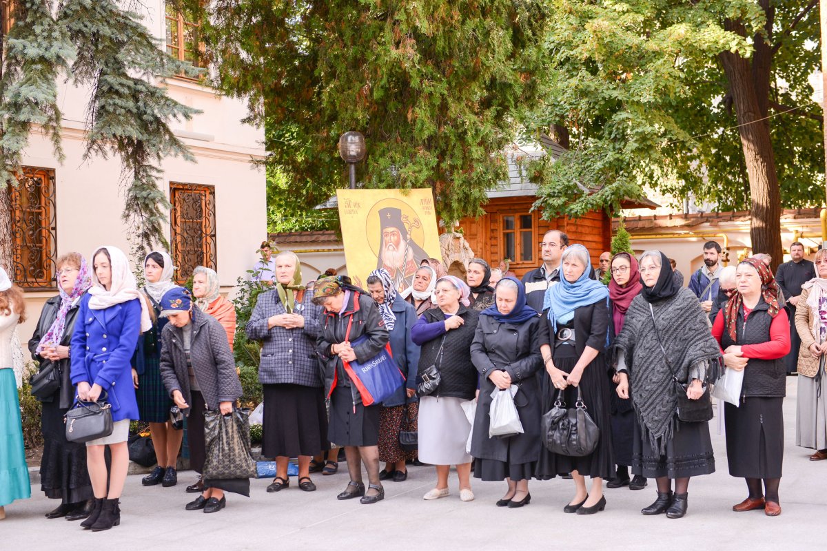 „Este un Sfânt minunat, care ne ajută şi ne ocroteşte” 52162