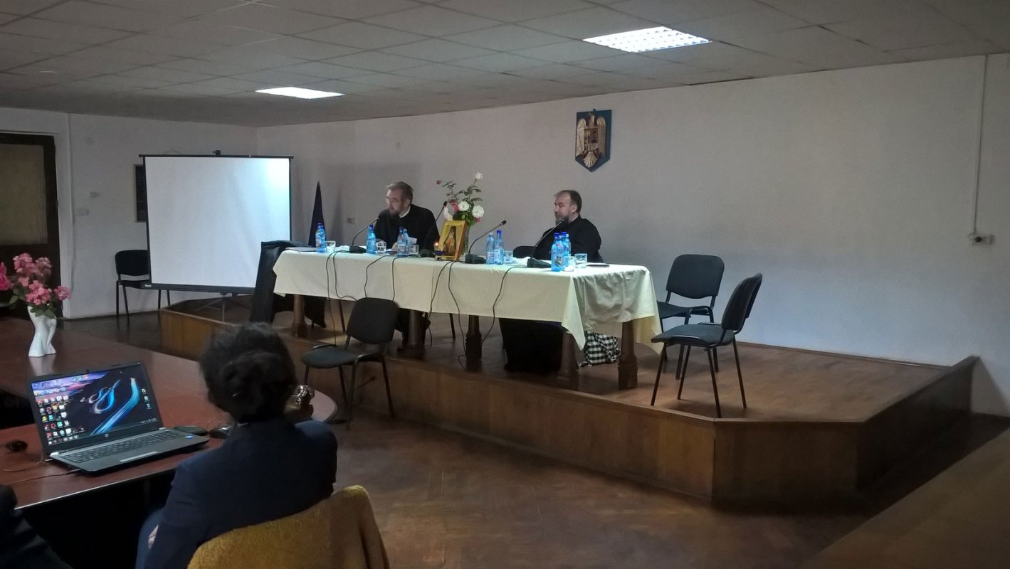 Simpozion Naţional de Teologie la Cărbuneşti 52195