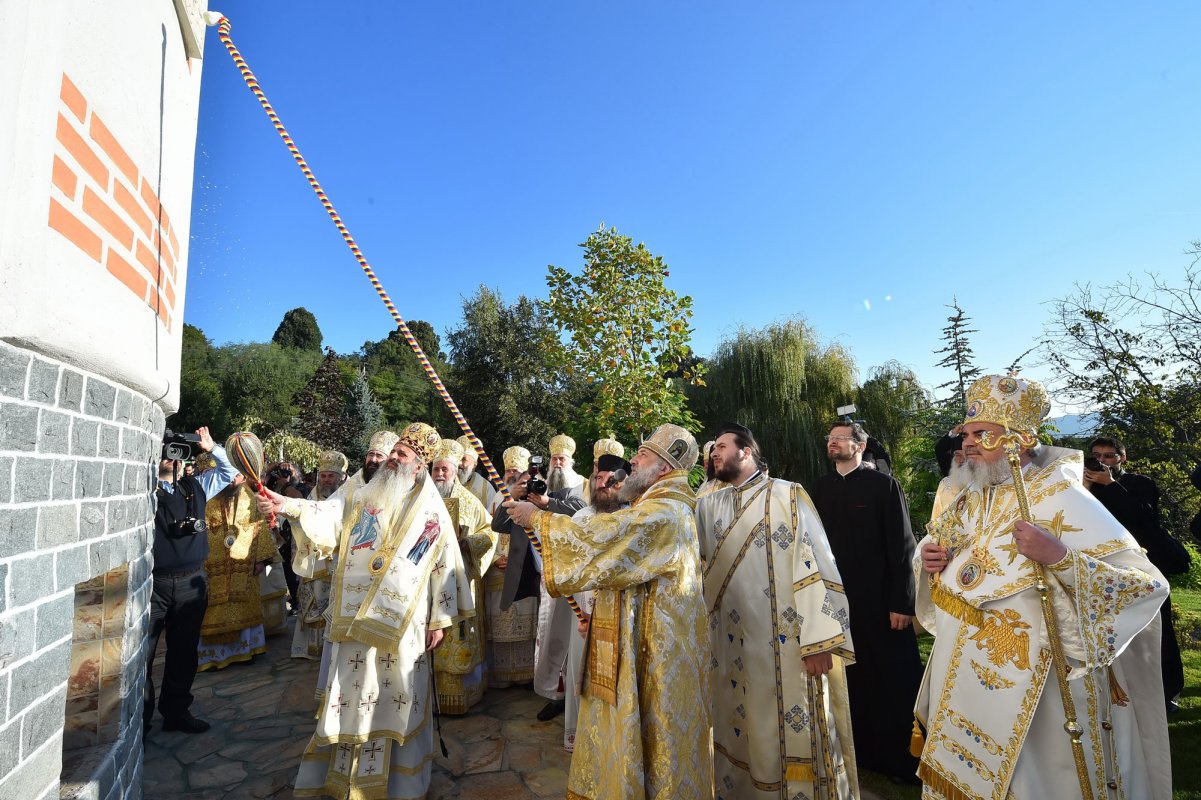A fost târnosită biserica unei noi mănăstiri a Sfântului Antim 52102