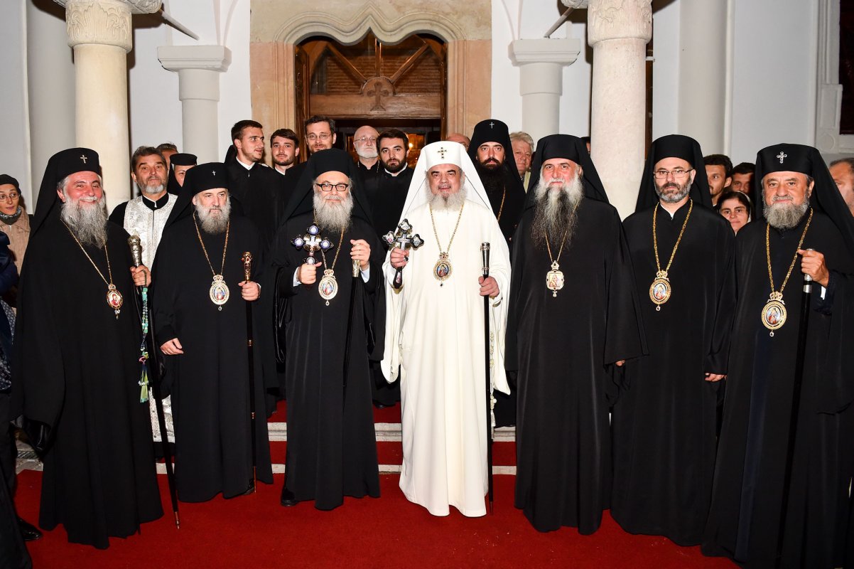 Delegaţiile patriarhale, întâmpinate la Râmnicu-Vâlcea 52117