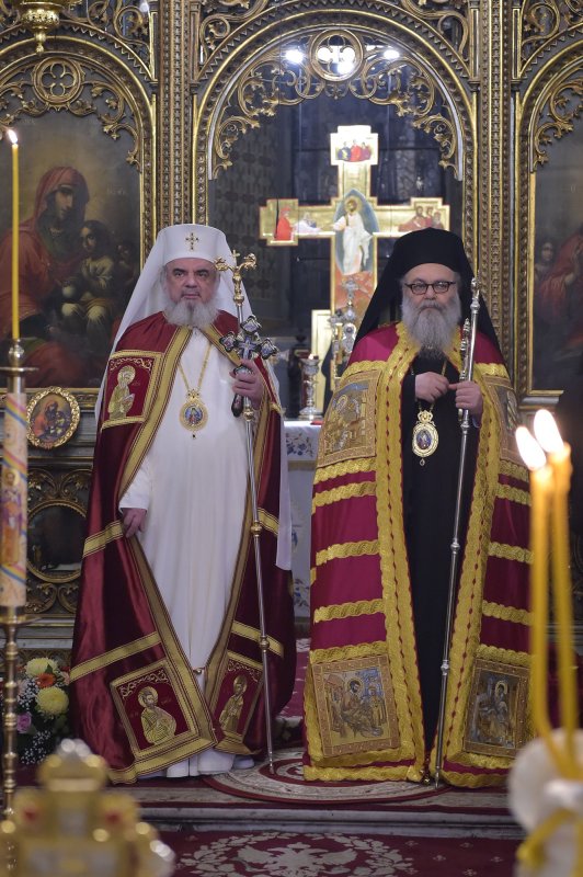 Delegaţiile patriarhale, întâmpinate la Râmnicu-Vâlcea 52120