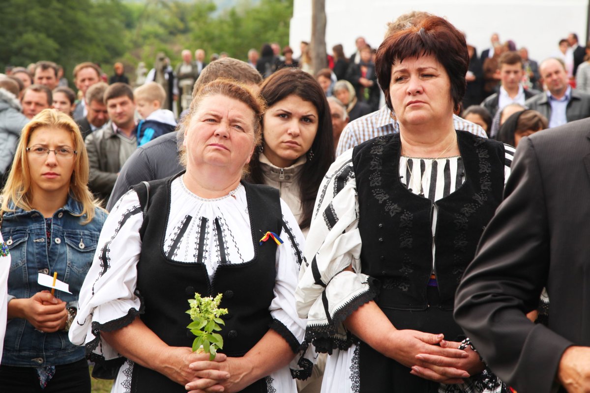 Cum a renăscut biserica din Mălâncrav prin truda preotului 52007