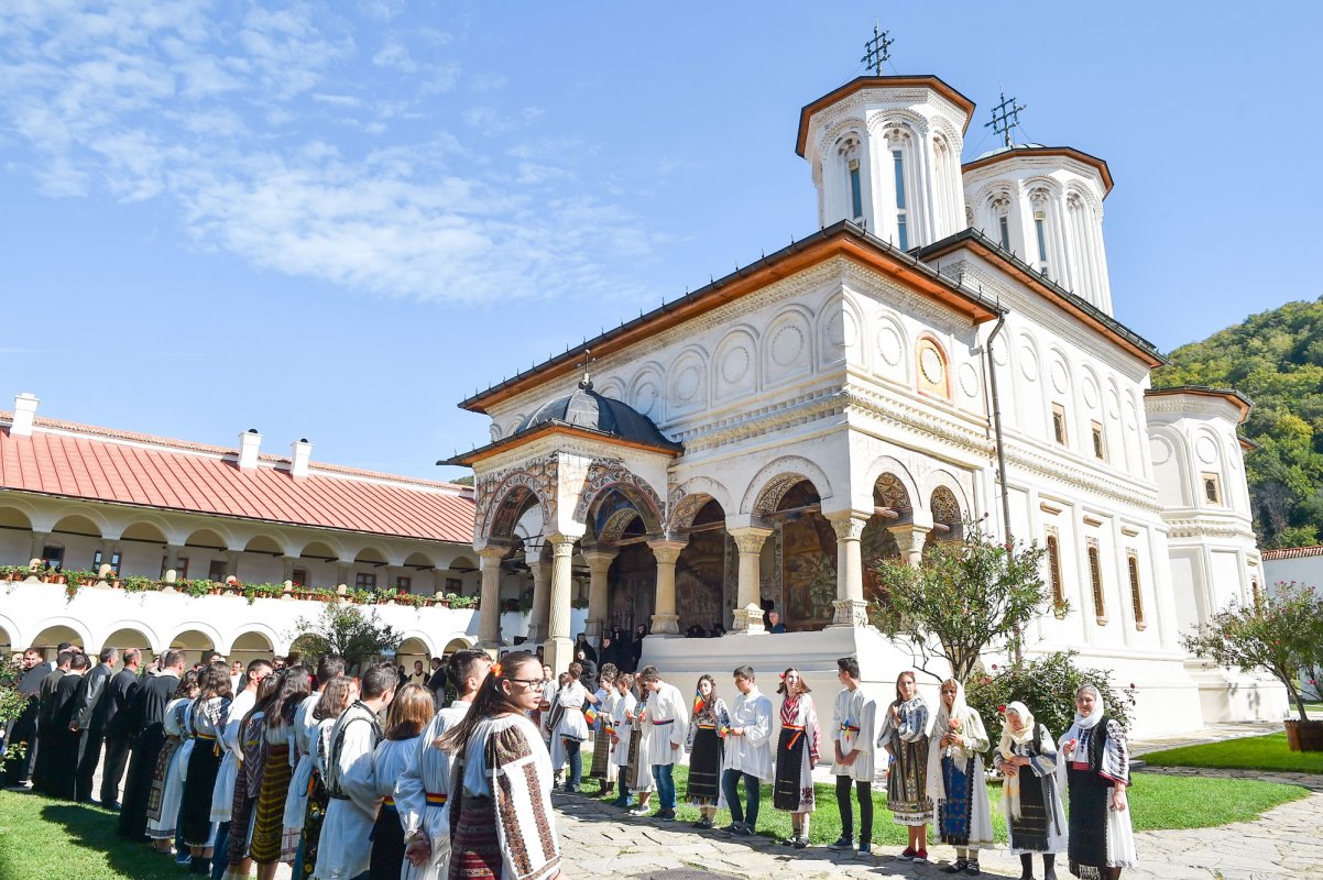 Oaspeţi de seamă la vetre monahale olteneşti 52022