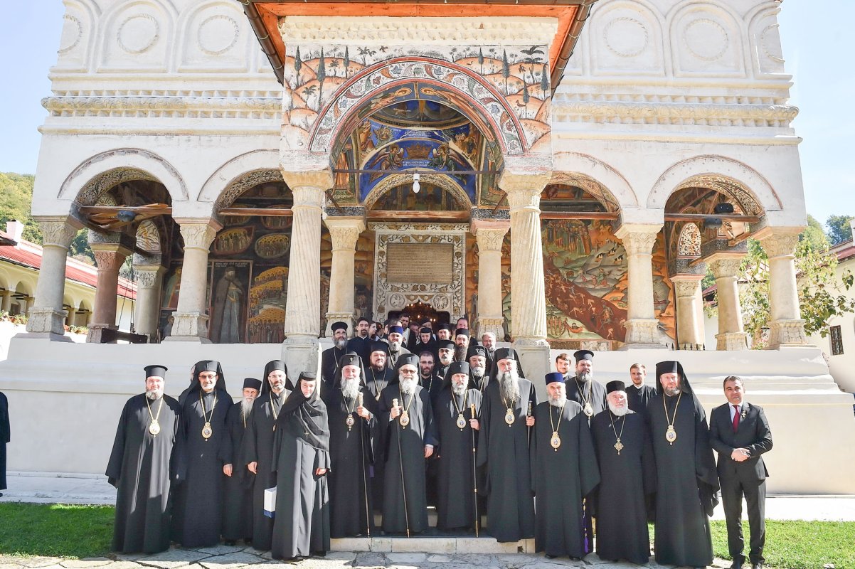 Oaspeţi de seamă la vetre monahale olteneşti 52024