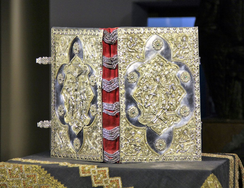 Expoziția „Cărți sfinte, sfinții cărților, cărțile sfinților”, la Muzeul Unirii din Alba Iulia 51909