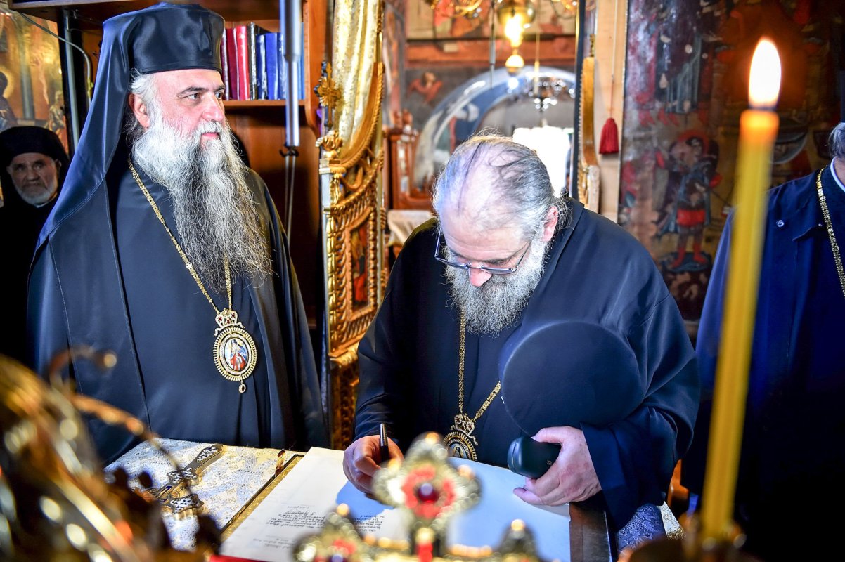 Ierarhi georgieni și români, pelerini la mănăstiri vâlcene 51952