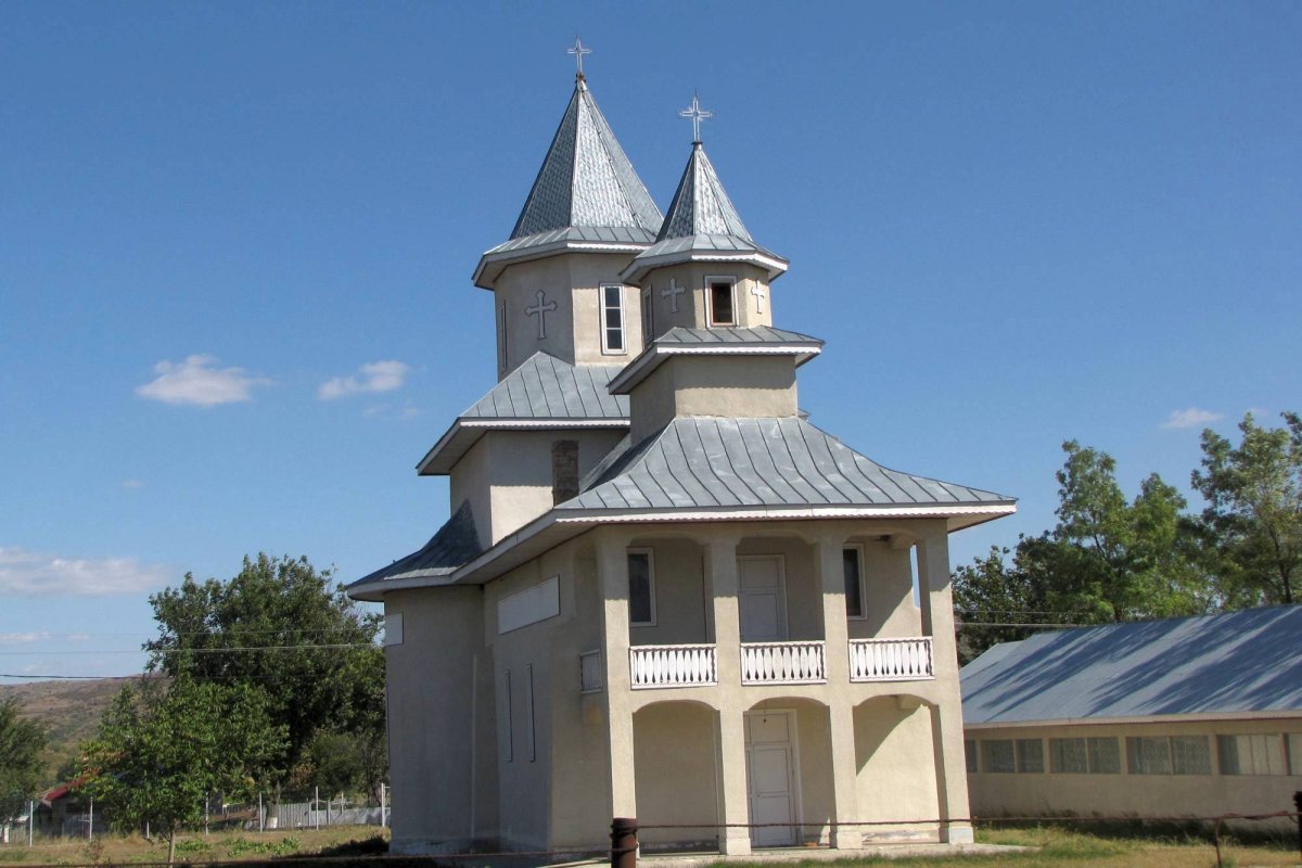 Veşmântul Sfintei Parascheva, spre închinarea credincioşilor din Rateşu Cuzei 51893