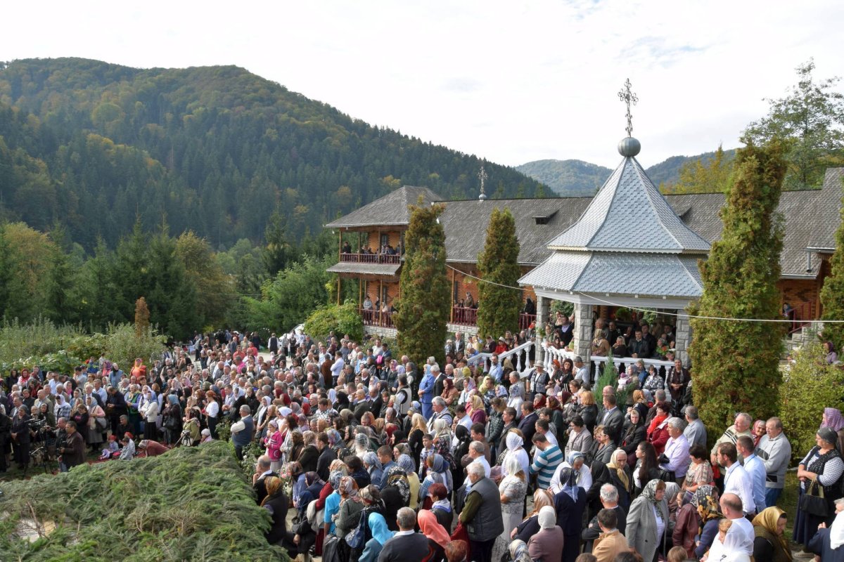 IPS Mitropolit Teofan a resfinţit biserica parohială din Neguleşti 51825