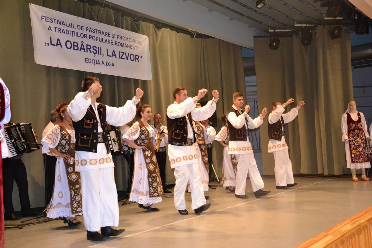 Festivalul românesc „La obârșii, la izvor”, organizat la Gyula 51810