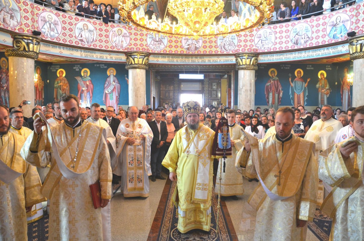 Târnosiri, hramuri și binecuvântări arhierești 51759