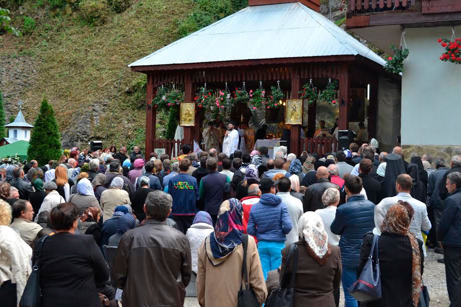 Sărbătoarea Acoperământului Maicii Domnului în Mitropolia Banatului 51721