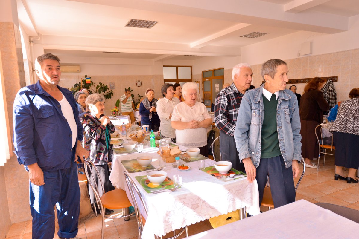 La Galați, bătrâni cu speranțe de comuniune 51665