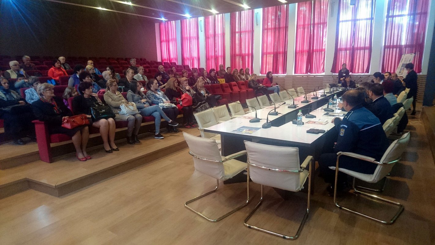 Campanie de prevenire a violenţei în familie la Curtea de Argeş 51607