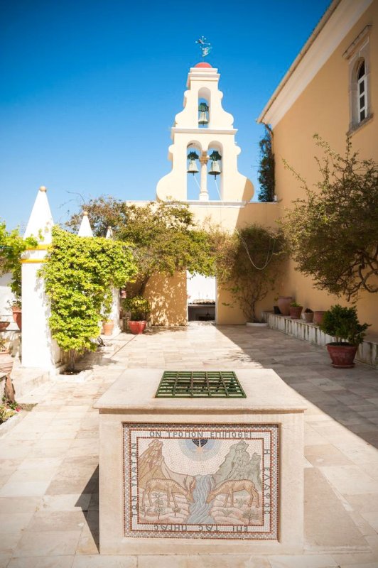 În grădina Maicii Domnului din Paleokastritsa 51587