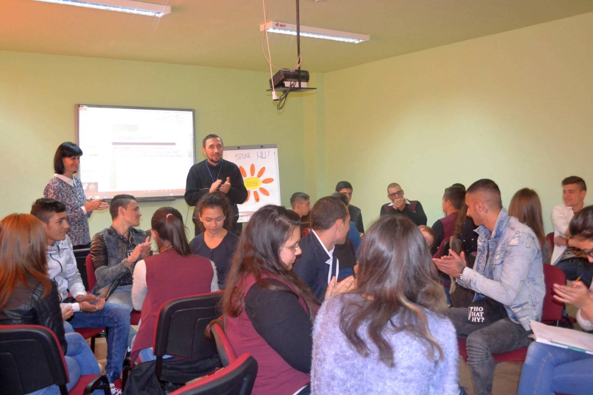 Proiectul „Spune nu violenţei!“, la Oneşti 51476