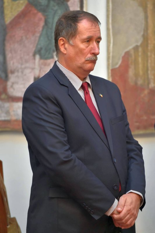 Rugăciune la o biserică martir din București 51503