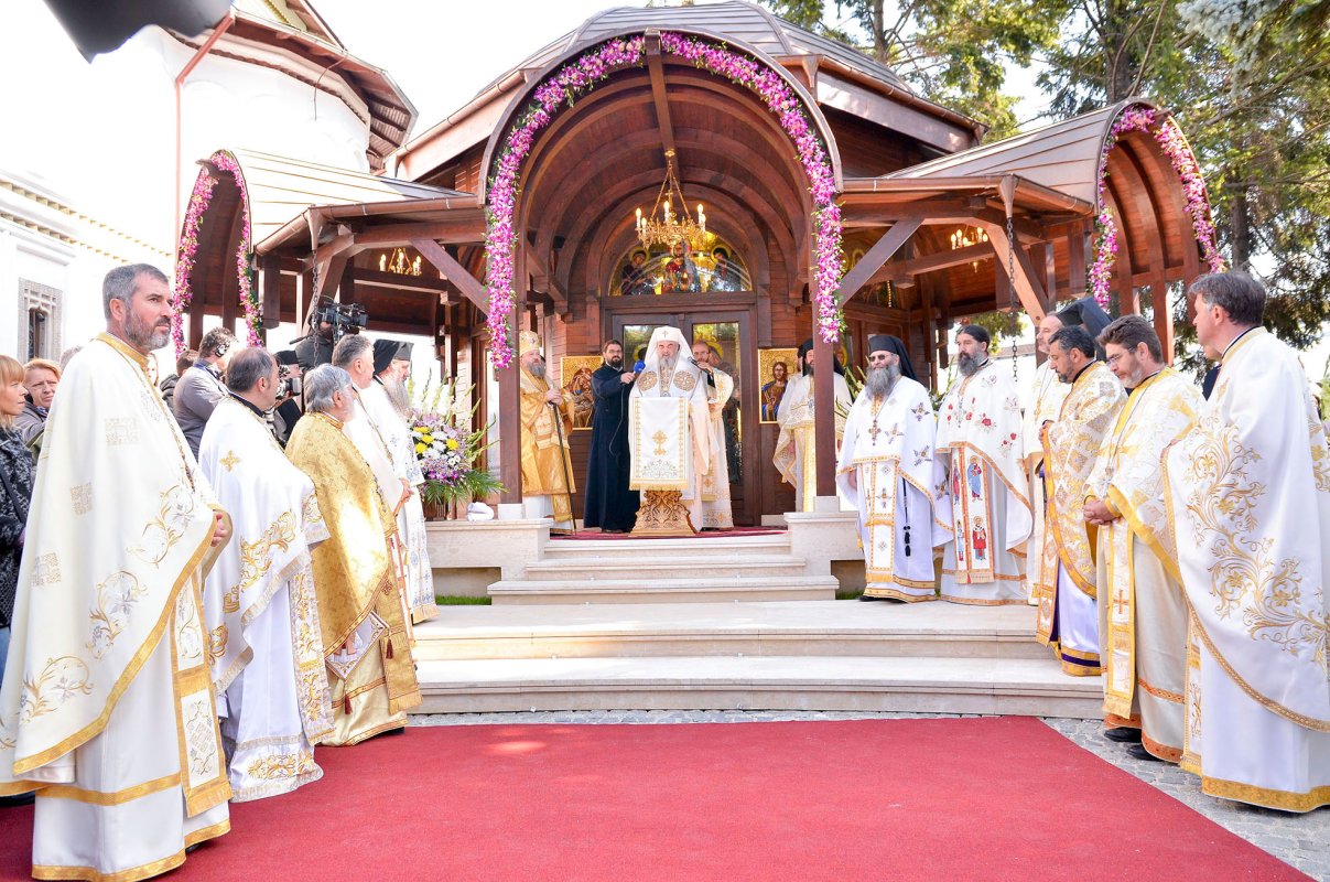 A fost sfințit Altarul de vară al Mănăstirii Plumbuita 51422