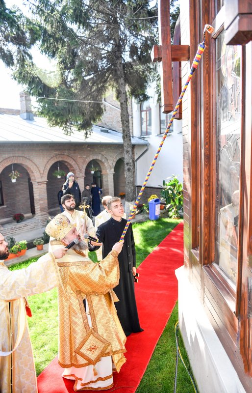 A fost sfințit Altarul de vară al Mănăstirii Plumbuita 51427