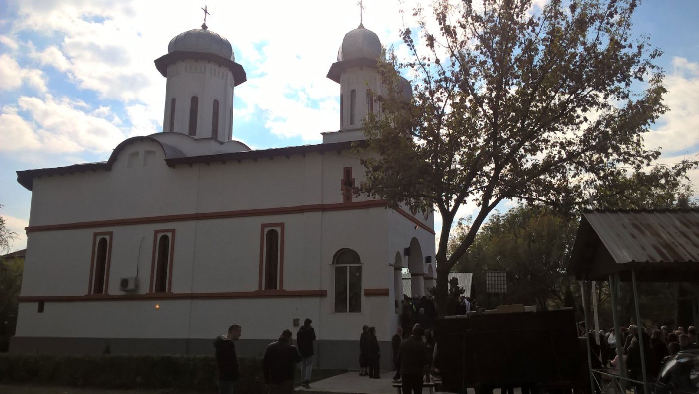 IPS Irineu a sfinţit Biserica „Sfântul Ioan Valahul” din Craiova 51401