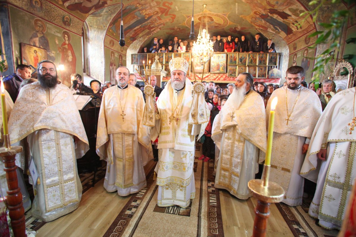 Sfinţiri şi binecuvântări arhiereşti în Duminica a 20-a după Rusalii 51396