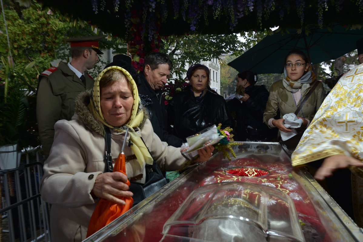 Tineri, bătrâni, copii, în rugăciune la Iaşi 51295