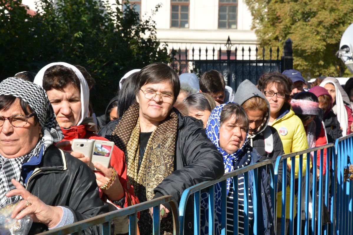 Tineri, bătrâni, copii, în rugăciune la Iaşi 51296