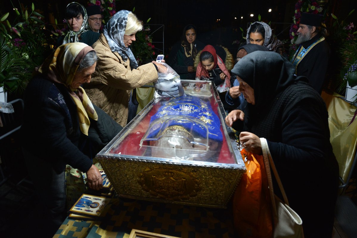 Tineri, bătrâni, copii, în rugăciune la Iaşi 51297