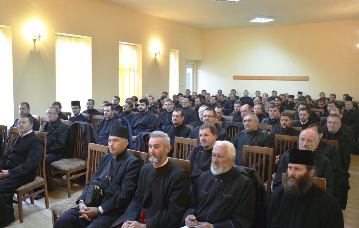 Conferinţele de toamnă continuă în eparhiile transilvane 51244