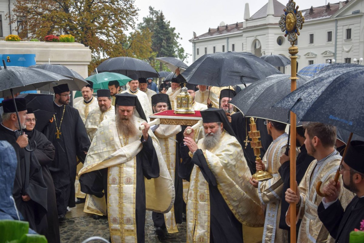 Moaştele Sfântului Cuvios Neofit Zăvorâtul au ajuns la Iaşi 51201