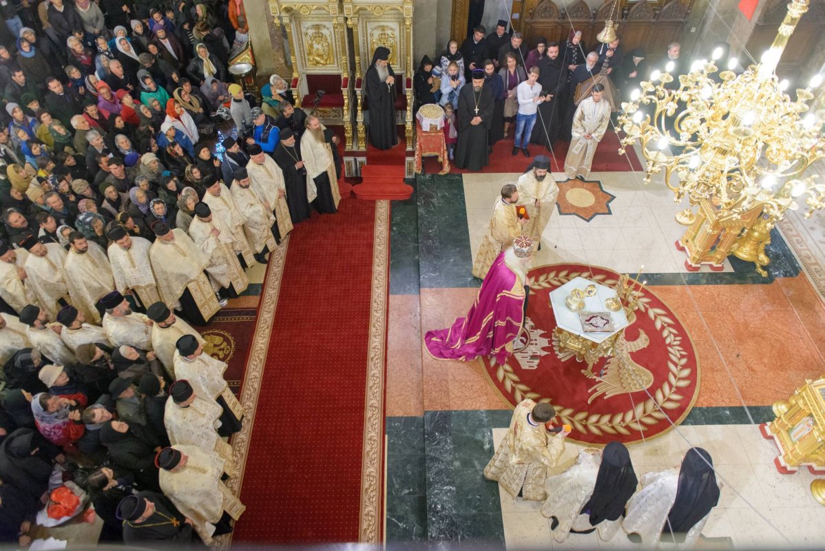 Moaştele Sfântului Cuvios Neofit Zăvorâtul au ajuns la Iaşi 51202